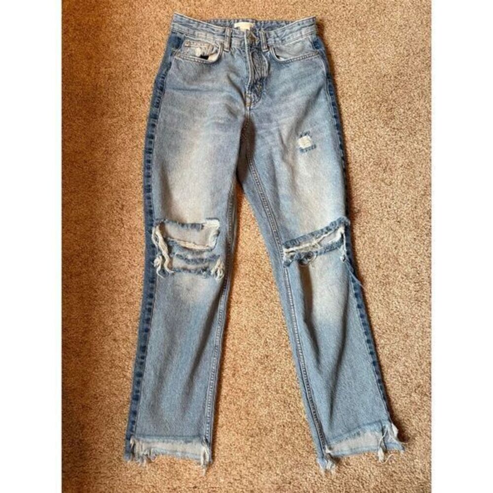 H & M Vintage Style Distressed Light Wash High Waist Mom‎ Jeans with Knee Rips